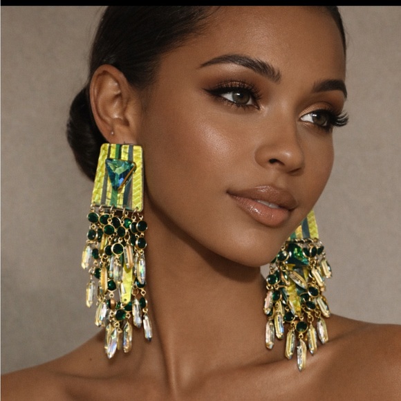 Jewelry - Vintage Beth Brennen Amazing 2 in 1 Green and Gold Loaded Earing New 51/2”long
S